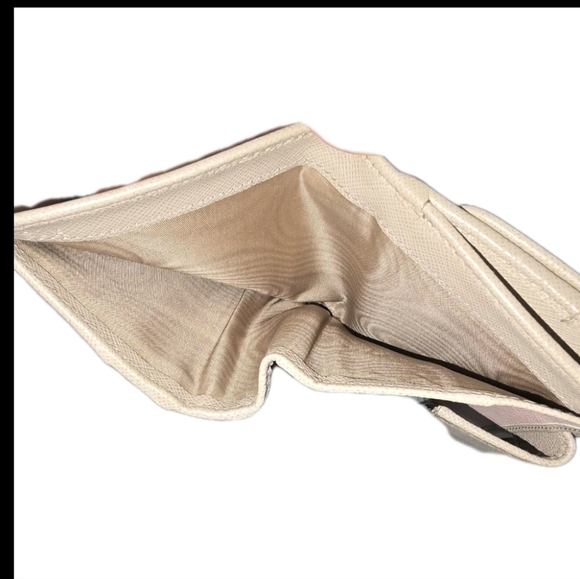 EUC - Prada Cream Leather Women's Wallet With Pink Interior - Picture 2 of 7